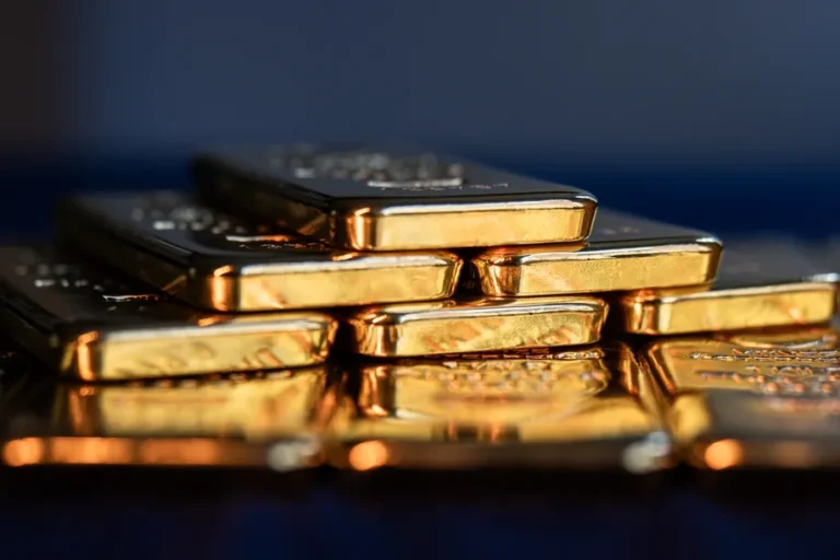 China Central Bank Keeps Buying Gold as Bull Run Hits Brakes